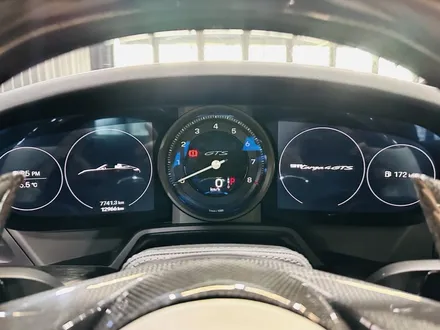 포르쉐 992 GTS 화이트 타코미터 컬러 변경.