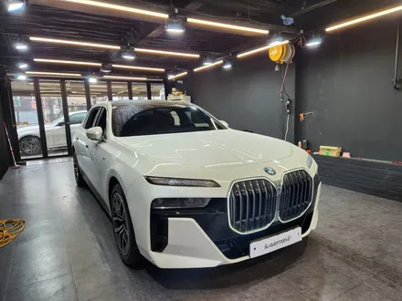 BMW i7 스카이라운지 파노라마 선루프 엠비언트 G70 7시리즈.