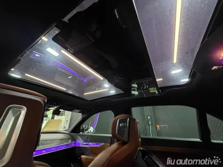 BMW G70 7시리즈 스카이라운지 선루프 + 엠비언트 스피커 확장.