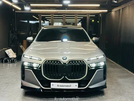 BMW G70 7시리즈 블랙 퍼포먼스 바디킷 + 스카이라운지 엠비언트 패키지. / 서울 서초