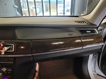 BMW F02 7시리즈 리츠 스마트 엠비언트. 모두가 탐내는 차에도 필수, 엠비언트.
