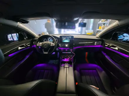 벤츠 W218 CLS 리츠 스마트 엠비언트. CLS에 어울리는 감각적인 분위기.