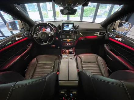 벤츠 W166 GLE350 리츠 스마트 엠비언트. GLE 인테리어에 어울리는 감각적인 분위기.