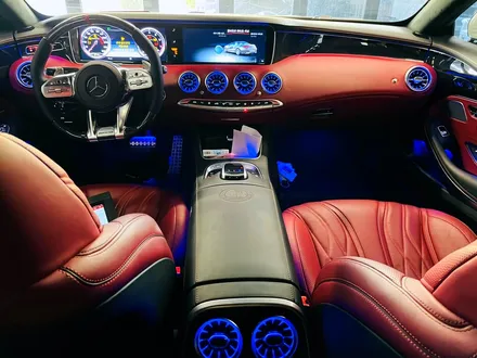 벤츠 W222 S63 AMG 터빈 송풍구 벤츠 W222 S63 AMG 카브리올레 엠비언트 패키지 전후석 송풍구 모두에 엠비언트 더하기.