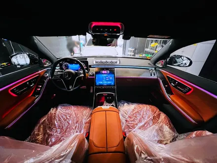벤츠 W223 S클래스 액티브엠비언트 + 순정 부메스터 4D. 화려한 퍼포먼스, 액티브엠비언트.