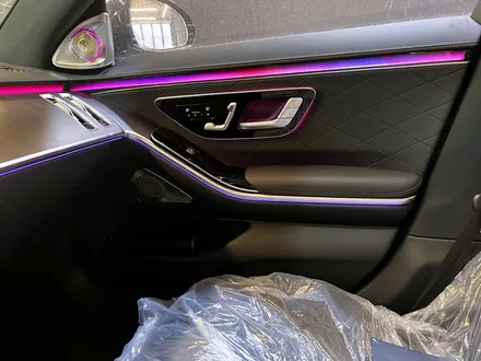 벤츠 W223 S클래스 액티브엠비언트 + 순정 부메스터 4D. 화려한 퍼포먼스, 액티브엠비언트.