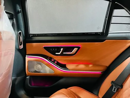 벤츠 W223 S클래스 순정부품 부메스터 4D + 액티브엠비언트.