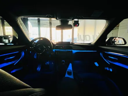 BMW 3GT 리츠 스마트 엠비언트 시공 작업.