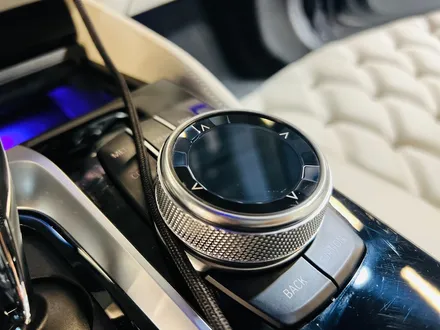 BMW G30 5시리즈 M550i 크리스탈 패키지 + M1M2 버튼 + 카본 패들시프트.