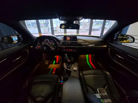 BMW M4 리츠 스마트 엠비언트. 엠비언트가 불어넣는 생기.