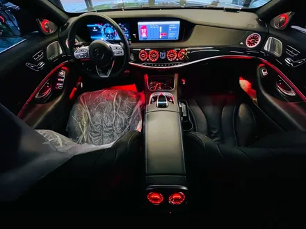 벤츠 W222 S클래스 S350d 송풍구 트위터 엠비언트 세트. 두 가지 엠비언트로 실내 인테리어 연출하기.