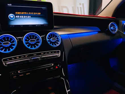 벤츠 C클래스 C220d 실내 엠비언트 풀세트. 리츠 스마트 엠비언트와 터빈 송풍구로 드레스업.
