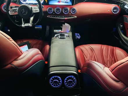 벤츠 W222 S63 AMG 터빈 송풍구 벤츠 W222 S63 AMG 카브리올레 엠비언트 패키지 전후석 송풍구 모두에 엠비언트 더하기.