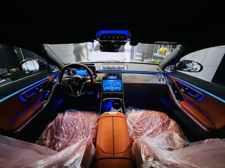 벤츠 W223 S클래스 액티브엠비언트 + 순정 부메스터 4D. 화려한 퍼포먼스, 액티브엠비언트.