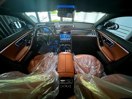 벤츠 W223 S클래스 순정 4D 부메스터 + 액티브 엠비언트 옵션 패키지.