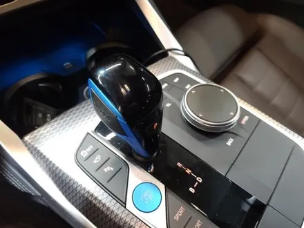 BMW i4 실내 카본 인테리어 + 리츠 광각미러 + 크리스탈 기어노브 세트.