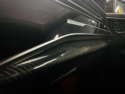 아우디 Q8 50TDI 블랙팩 + 실내 카본트림 교체. 인테리어와 익스테리어 모두 시크하게.
