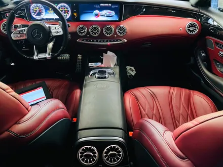 벤츠 W222 S63 AMG 터빈 송풍구 벤츠 W222 S63 AMG 카브리올레 엠비언트 패키지 전후석 송풍구 모두에 엠비언트 더하기.