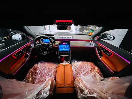 벤츠 W223 S클래스 액티브엠비언트 + 순정 부메스터 4D. 화려한 퍼포먼스, 액티브엠비언트.