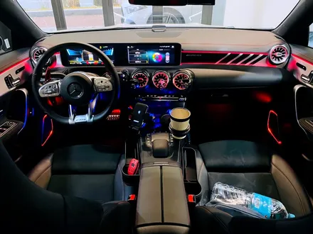 벤츠 C118 CLA 엠비언트 AMG 패키지. 미드레인지 스피커 + AMG 바 엠비언트 + AMG 핸들커버.