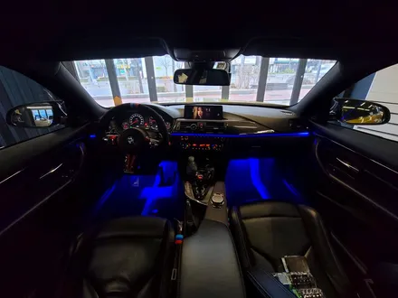 BMW M4 리츠 스마트 엠비언트. 엠비언트가 불어넣는 생기.
