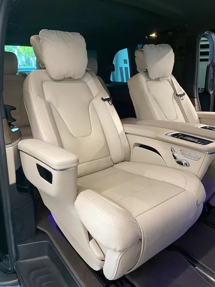 벤츠 W447 V클래스 V250d V300d 매트릭스 리무진 패키지. 폴딩모니터 + 엠비언트 패키지 + 순정 항공시트 + 리츠 커스텀 매트.
