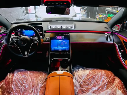 벤츠 W223 S클래스 액티브엠비언트 + 순정 부메스터 4D. 화려한 퍼포먼스, 액티브엠비언트.