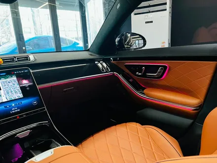 벤츠 W223 S클래스 4D 부메스터 + 액티브엠비언트 세트. 화려한 퍼포먼스 최강조합.