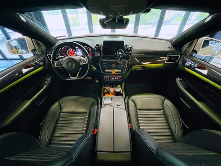 벤츠 W166 GLE350 리츠 스마트 엠비언트. GLE 인테리어에 어울리는 감각적인 분위기.
