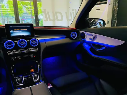 벤츠 C클래스 C220d 실내 엠비언트 풀세트. 리츠 스마트 엠비언트와 터빈 송풍구로 드레스업.