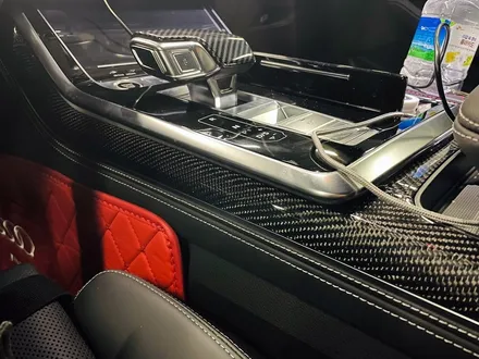 아우디 Q8 50TDI 블랙팩 + 실내 카본트림 교체. 인테리어와 익스테리어 모두 시크하게.