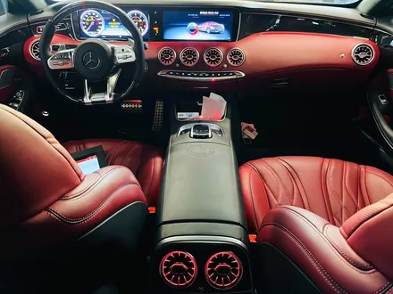 벤츠 W222 S63 AMG 터빈 송풍구 벤츠 W222 S63 AMG 카브리올레 엠비언트 패키지 전후석 송풍구 모두에 엠비언트 더하기.