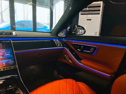 벤츠 W223 S클래스 4D 부메스터 + 액티브엠비언트 세트. 화려한 퍼포먼스 최강조합.