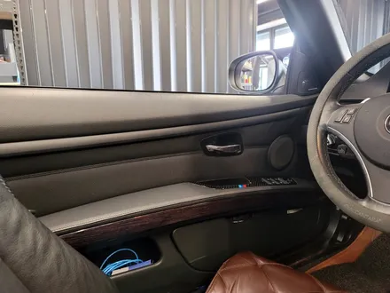 BMW E93 M3 리츠 스마트 엠비언트. 변화가 필요한 차에 필수 시공.