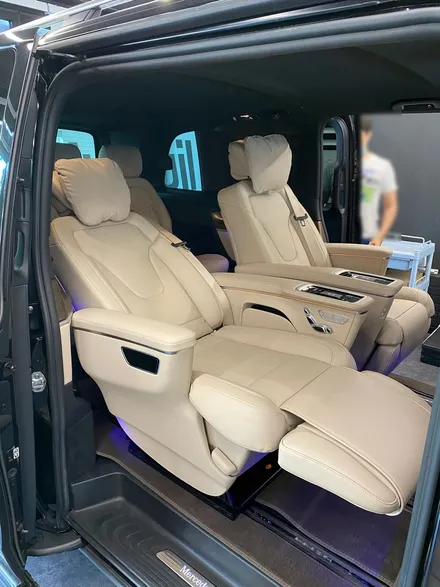 벤츠 W447 V클래스 V250d V300d 매트릭스 리무진 패키지. 폴딩모니터 + 엠비언트 패키지 + 순정 항공시트 + 리츠 커스텀 매트.