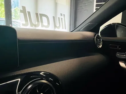 벤츠 A45 AMG 루프스킨 + 인테리어 튜닝 패키지. 부메스터 + AMG 핸들 + AMG 대쉬보드 패널 + 후석 송풍구.
