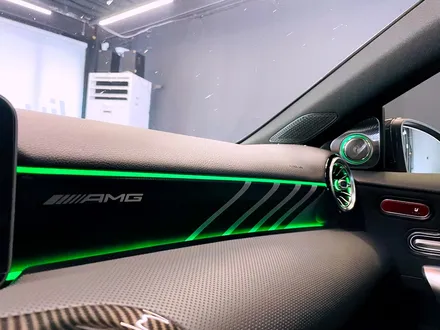 벤츠 A45 AMG 루프스킨 + 인테리어 튜닝 패키지. 부메스터 + AMG 핸들 + AMG 대쉬보드 패널 + 후석 송풍구.