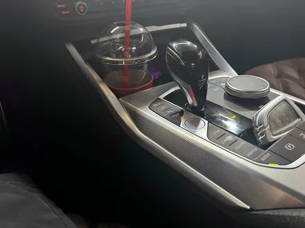 BMW G23 4시리즈 M440i 센터페시아 엠비언트 확장 + 카본 스포일러.