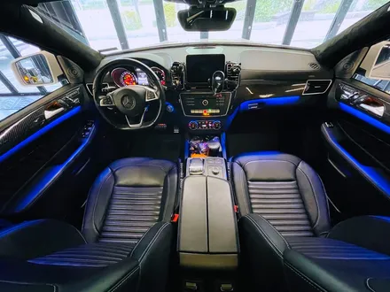 벤츠 W166 GLE350 리츠 스마트 엠비언트. GLE 인테리어에 어울리는 감각적인 분위기.