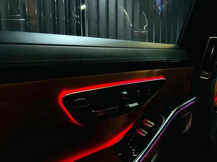벤츠 W223 S클래스 4D 부메스터 + 액티브엠비언트 세트. 화려한 퍼포먼스 최강조합.