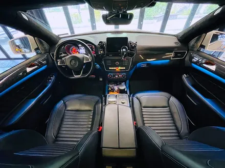 벤츠 W166 GLE350 리츠 스마트 엠비언트. GLE 인테리어에 어울리는 감각적인 분위기.
