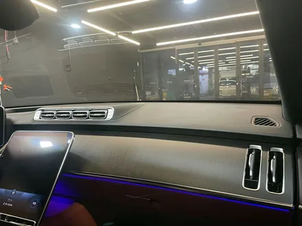 벤츠 W223 S클래스 액티브엠비언트 + 순정 부메스터 4D. 화려한 퍼포먼스, 액티브엠비언트.