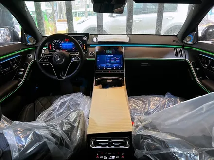 벤츠 W223 S클래스 액티브엠비언트 + 순정 부메스터 4D. 화려한 퍼포먼스, 액티브엠비언트.