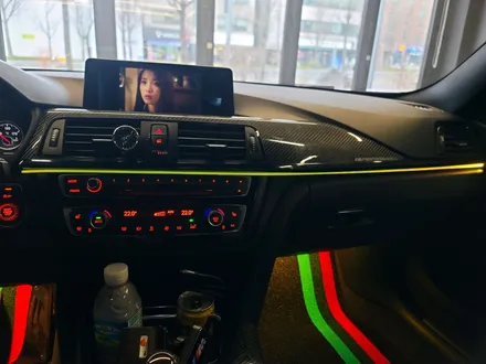 BMW M4 리츠 스마트 엠비언트. 엠비언트가 불어넣는 생기.