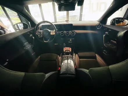 벤츠 A45 AMG 루프스킨 + 인테리어 튜닝 패키지. 부메스터 + AMG 핸들 + AMG 대쉬보드 패널 + 후석 송풍구.