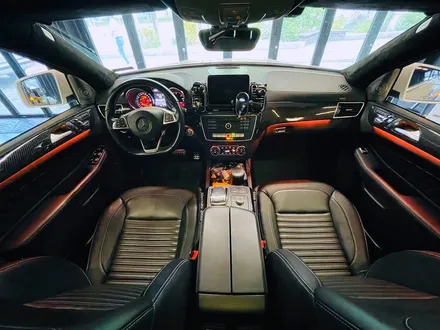 벤츠 W166 GLE350 리츠 스마트 엠비언트. GLE 인테리어에 어울리는 감각적인 분위기.