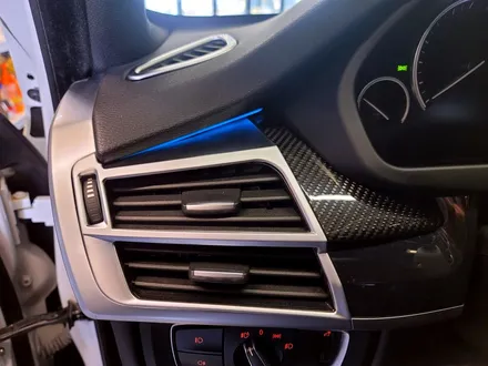 BMW F15 X5 실내 인테리어 카본트림 세트. 간단한 장착에 확실한 변화.