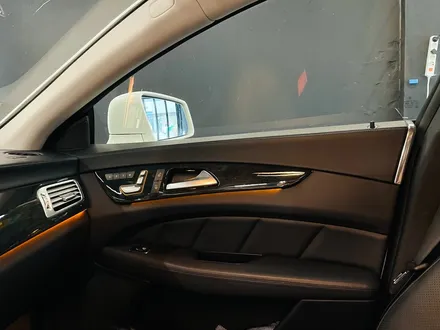벤츠 W218 CLS 리츠 스마트 엠비언트. CLS에 어울리는 감각적인 분위기.