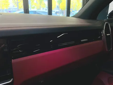 포르쉐 카이엔 순정형 엠비언트 코딩 세트. 새롭게 엠비언트로 인테리어에 변화주기.