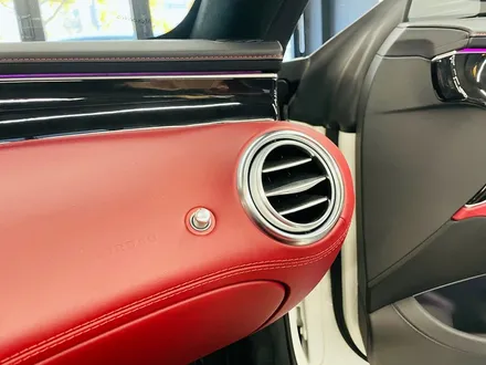 벤츠 W222 S63 AMG 터빈 송풍구 벤츠 W222 S63 AMG 카브리올레 엠비언트 패키지 전후석 송풍구 모두에 엠비언트 더하기.